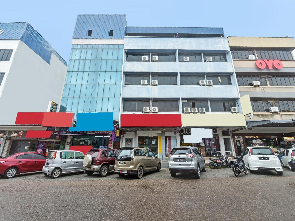 Oyo 90544 M&H Hotel Pengerang Exterior photo