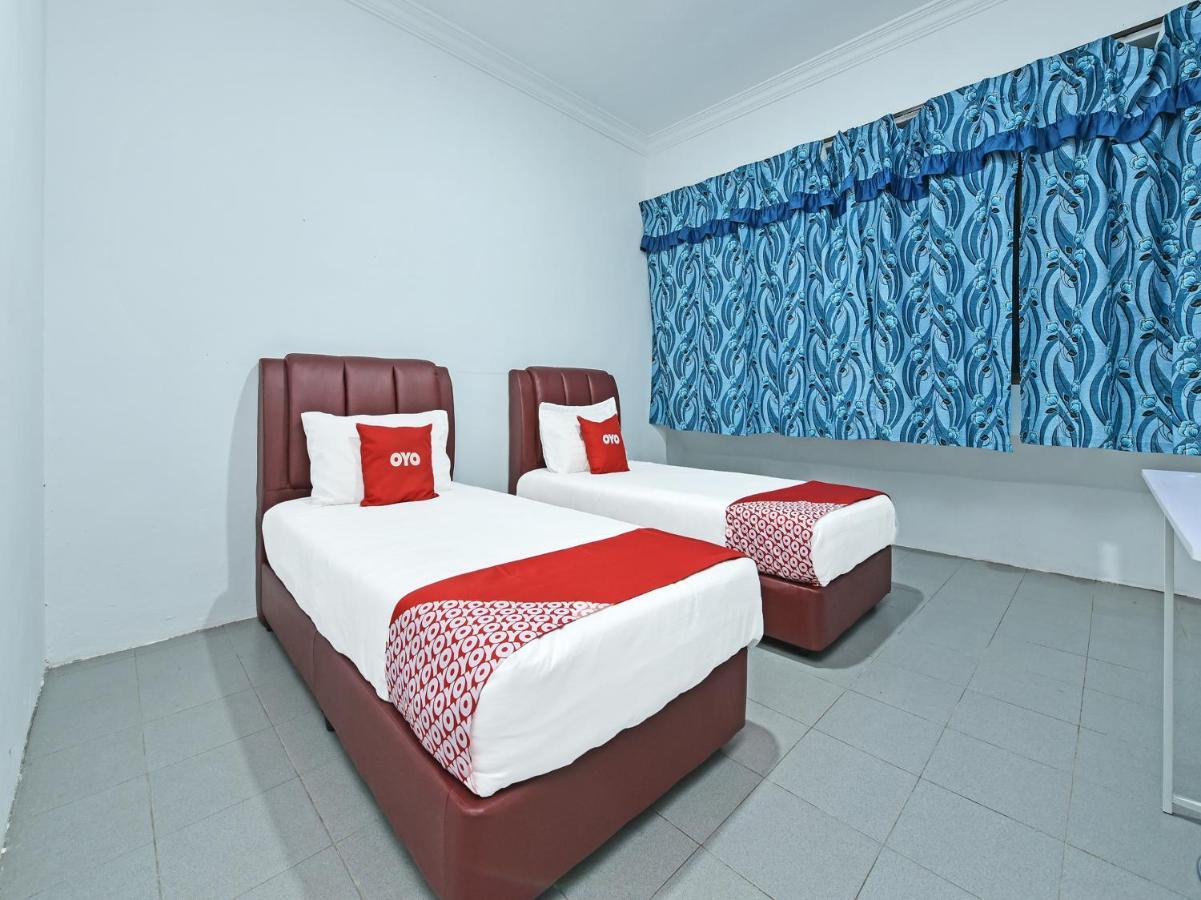 Oyo 90544 M&H Hotel Pengerang Exterior photo